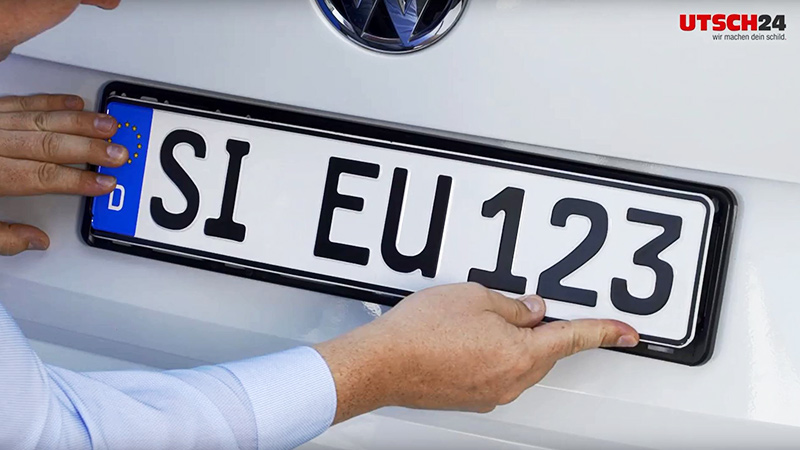 Kennzeichenhalter selbst gestalten - ERUSTAR Special mit individuellem Digitaldruck